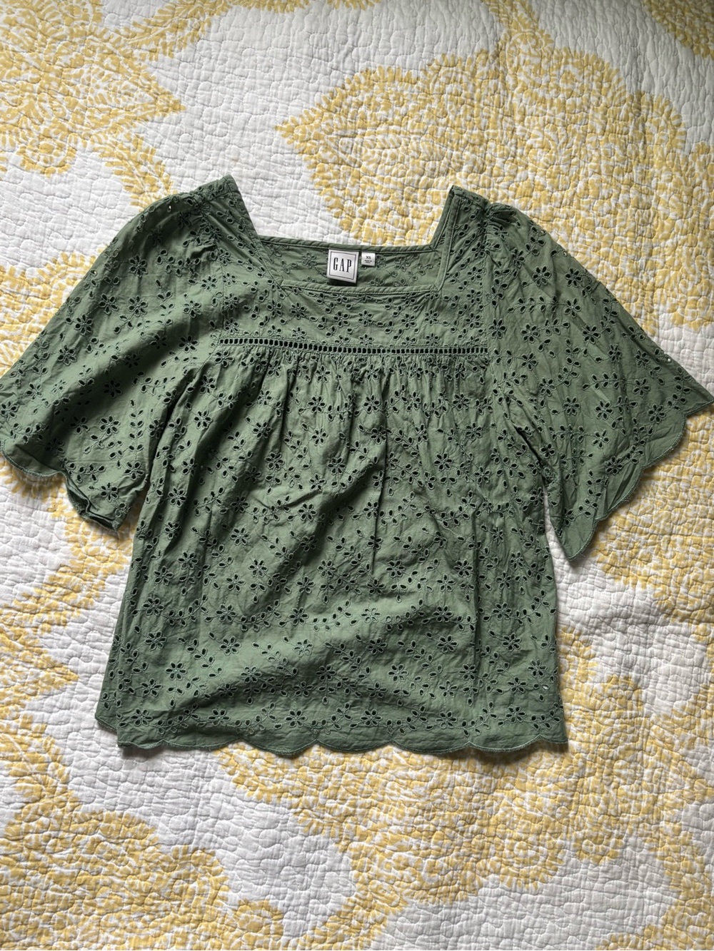 GAP Green Eyelet Flutter Sleeve Blouse Cottagecore XS